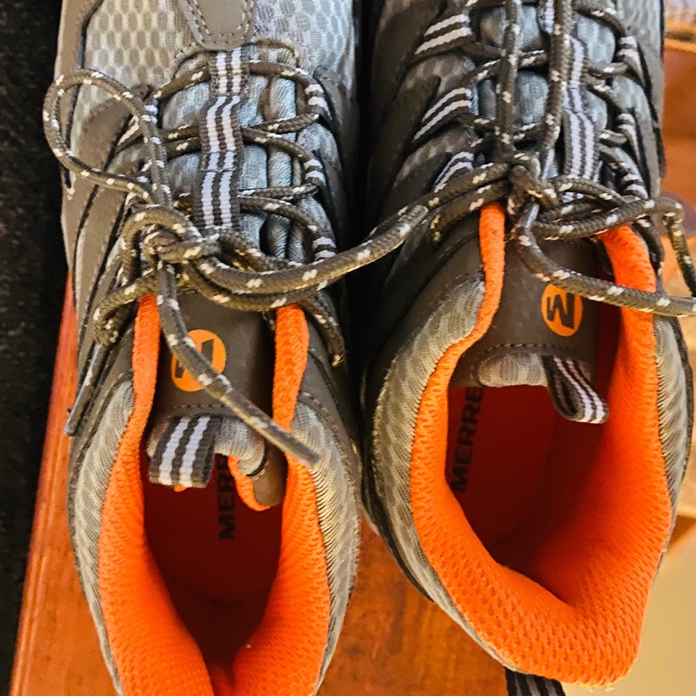 Merrell Kids Hiking boots. Waterproof chameleon size 2